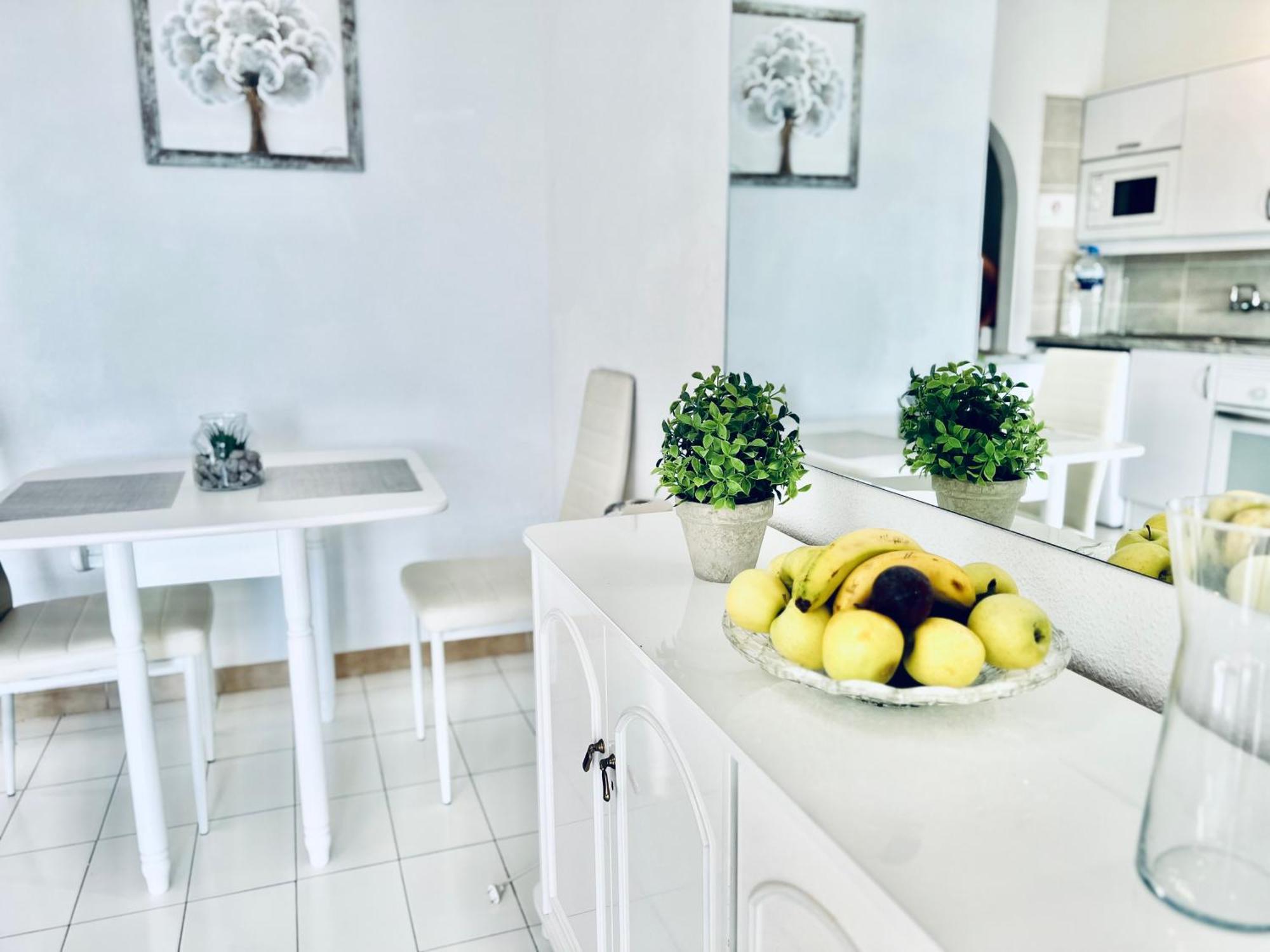Cristianos 1 Bed Apartment *
